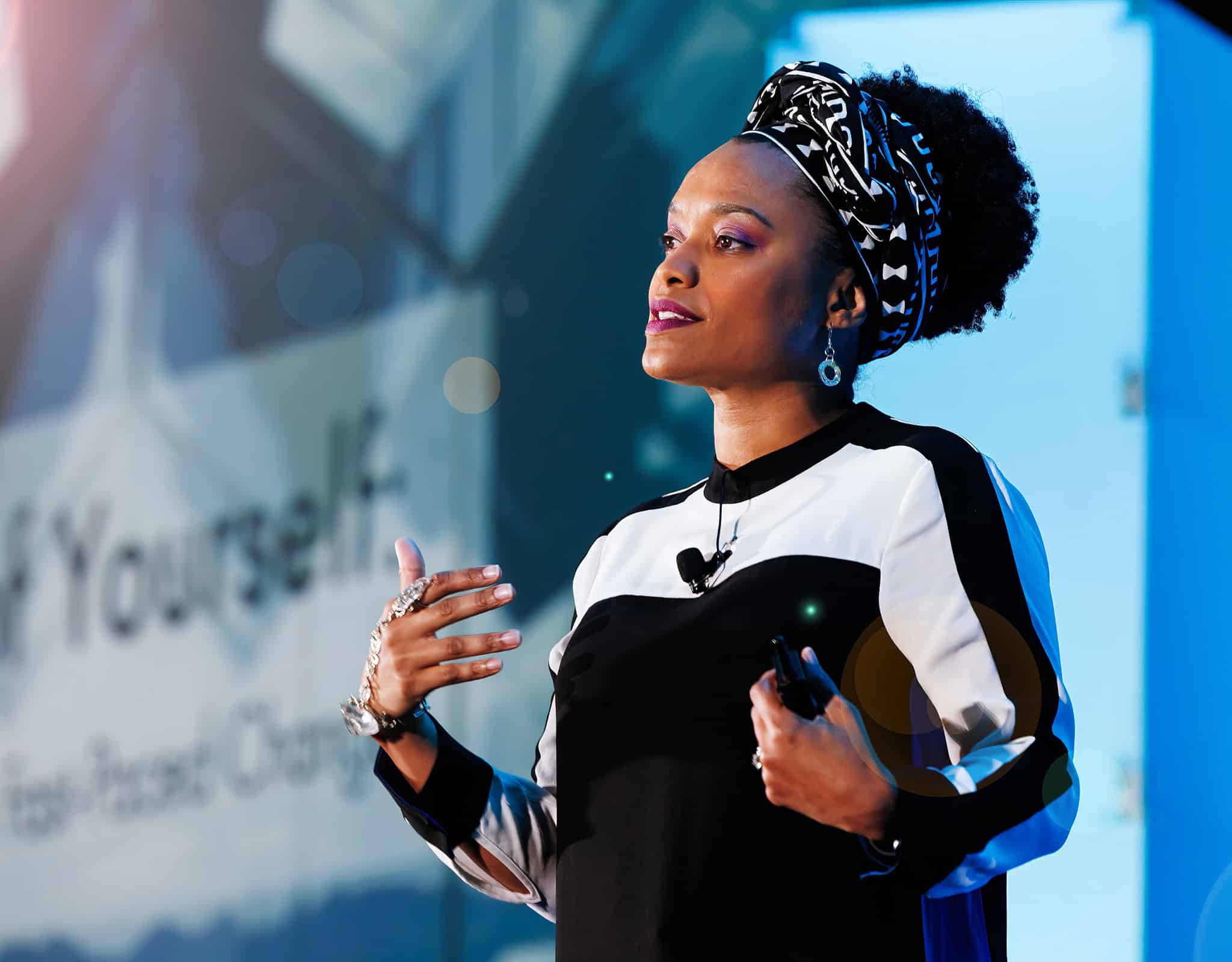 Chicago corporate event photographer captures keynote speaker presenting on stage