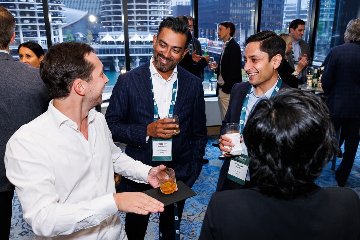 Alt Text: Corporate event networking in Chicago with business professionals at conference